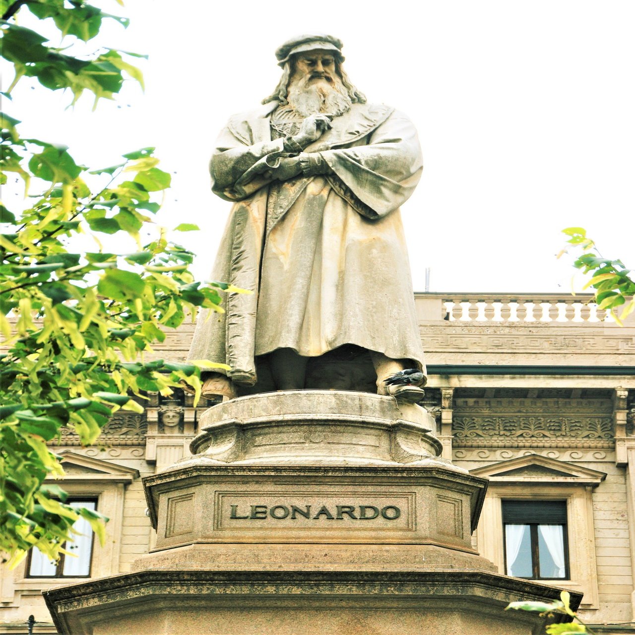 ダヴィンチ像から ブレア美術館へ 食の工房オフィスアルベロ イタリア料理教室 In 神戸 Note