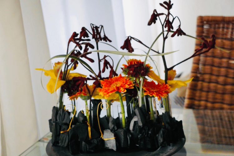 “BBQ floral” 
本物の炭を使った2年前の夏の作品。