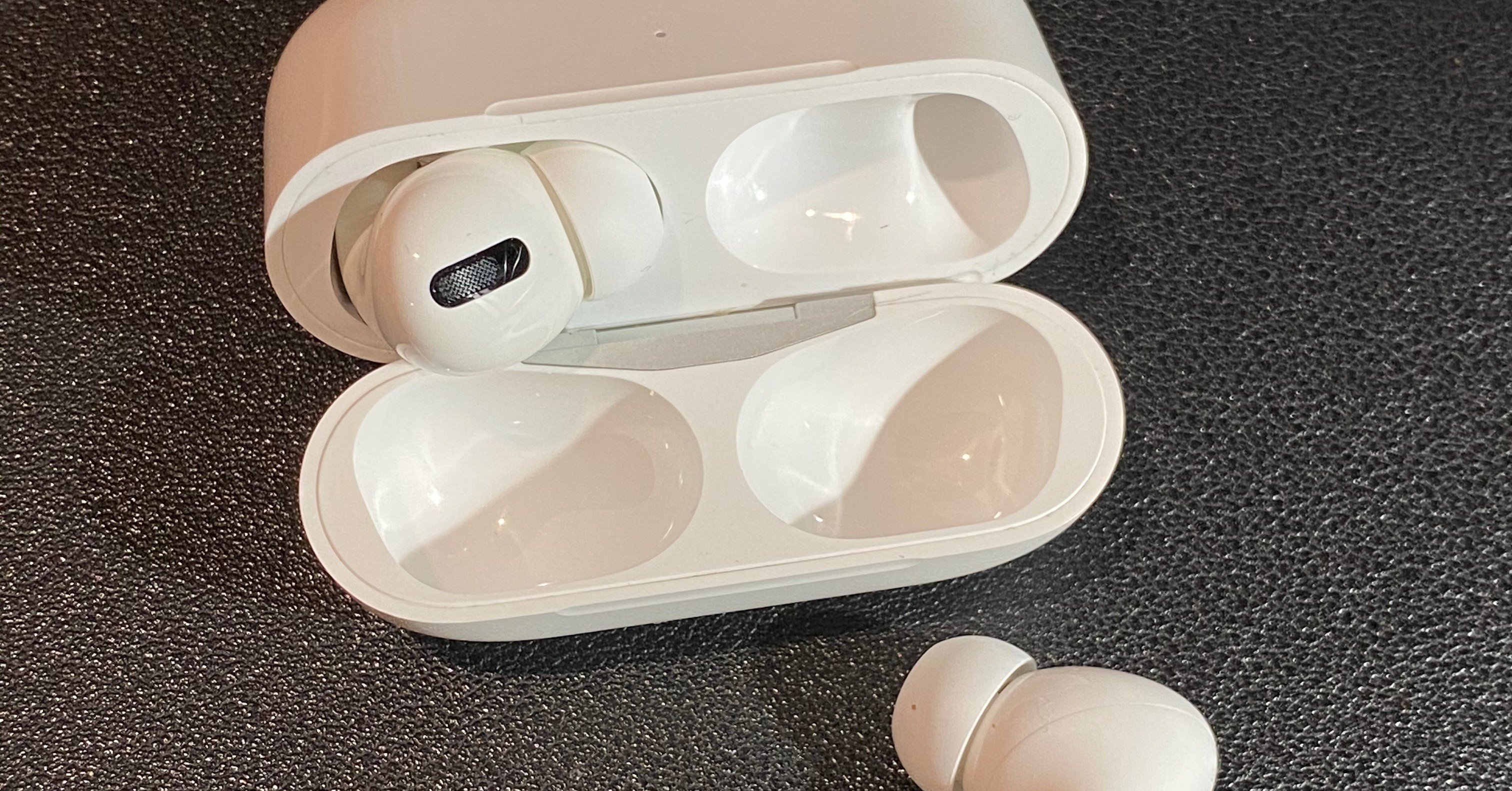AirPods Pro 片耳だけ認識されなくなった｜ねこさん