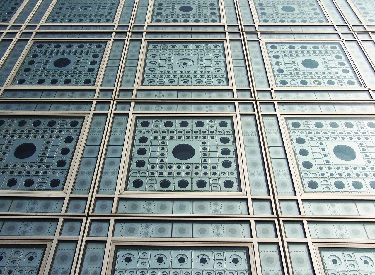 移ろう光粒の異空間 アラブ世界研究所（建築物語18）｜ぱなおとぱなこ