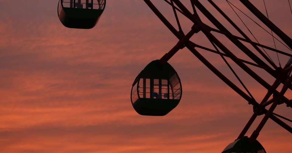 観覧車 カップルの金太郎飴 お題 アトラクション かえるやぎさん 川柳投稿まるせん Note