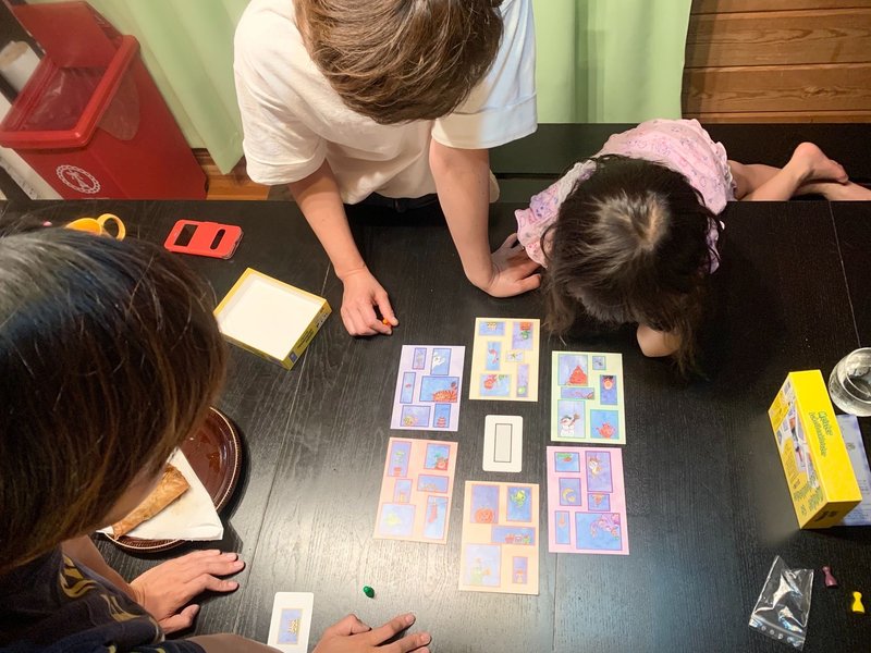 窓ふき職人 Meister Scheibenkleister 図形認識力 カードゲーム 5歳の子供から大人まで ルールと遊び方を紹介 佐藤敦俊 白馬村 Monster Cliff Note