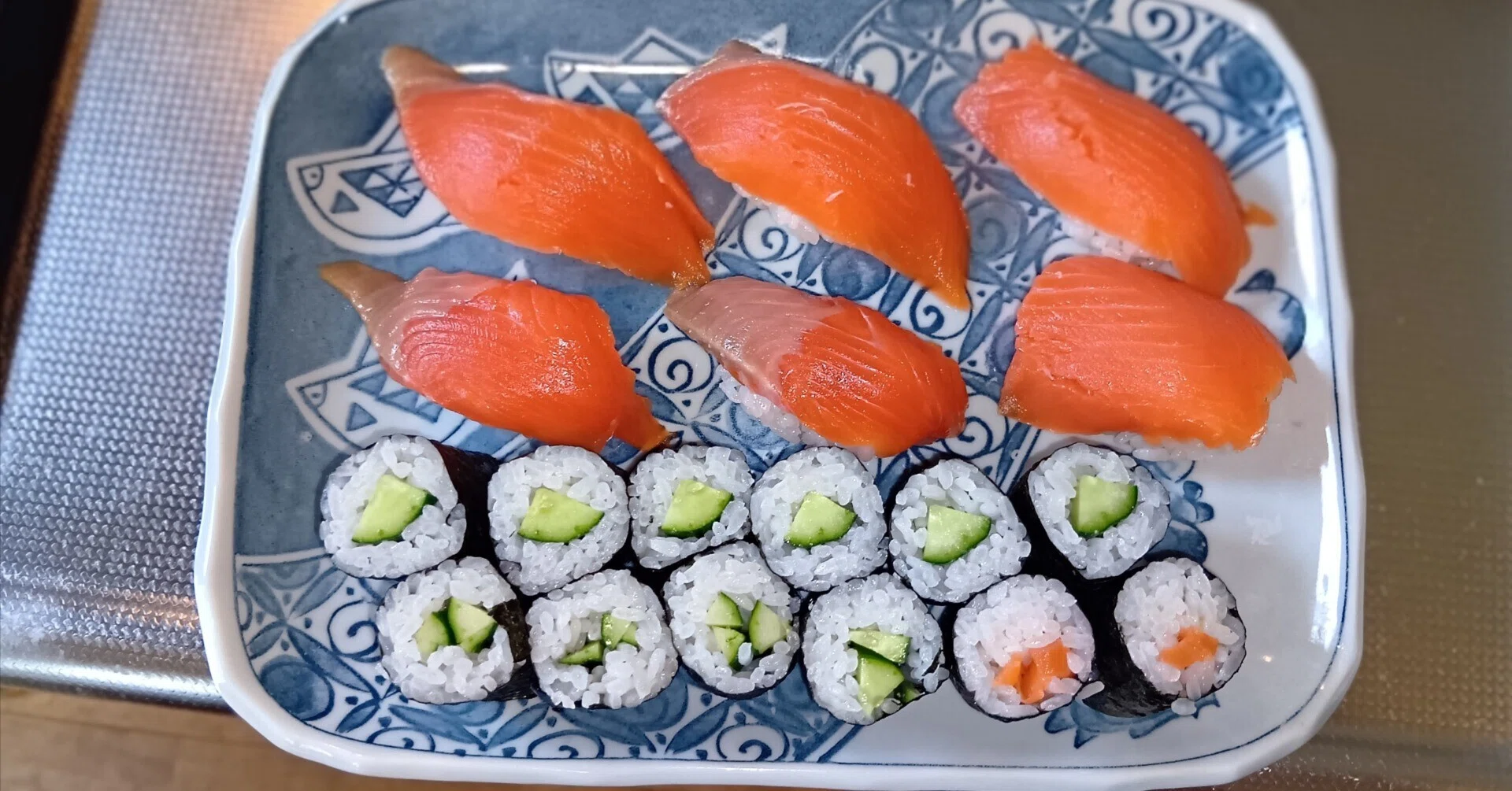 寿司日記98日目おうち寿司→523円サーモン握り朝ご飯｜鉄ヲタ寿司職人