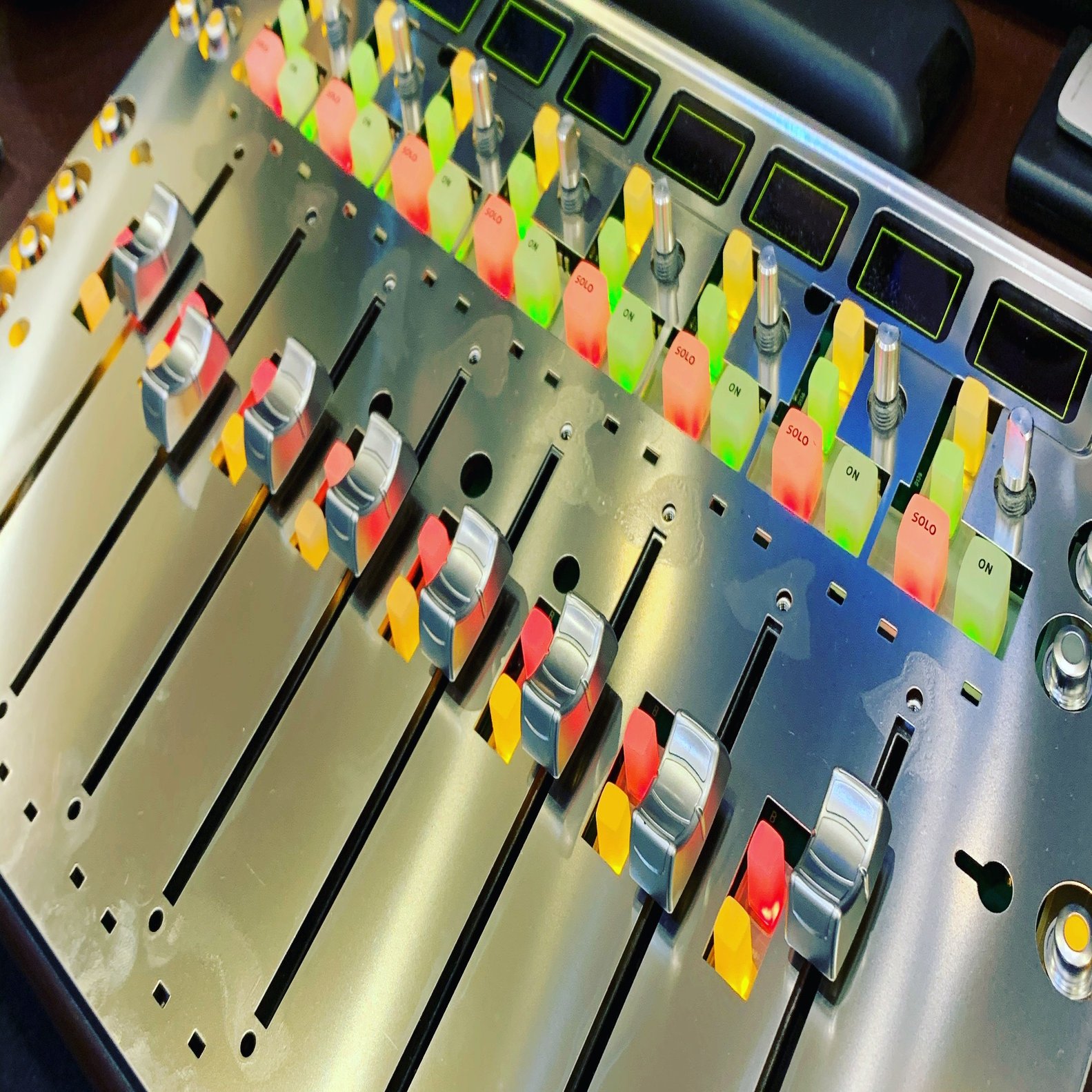 ゴムのベタベタ、加水分解。ArtistMixを自力修理。｜沖田純之介