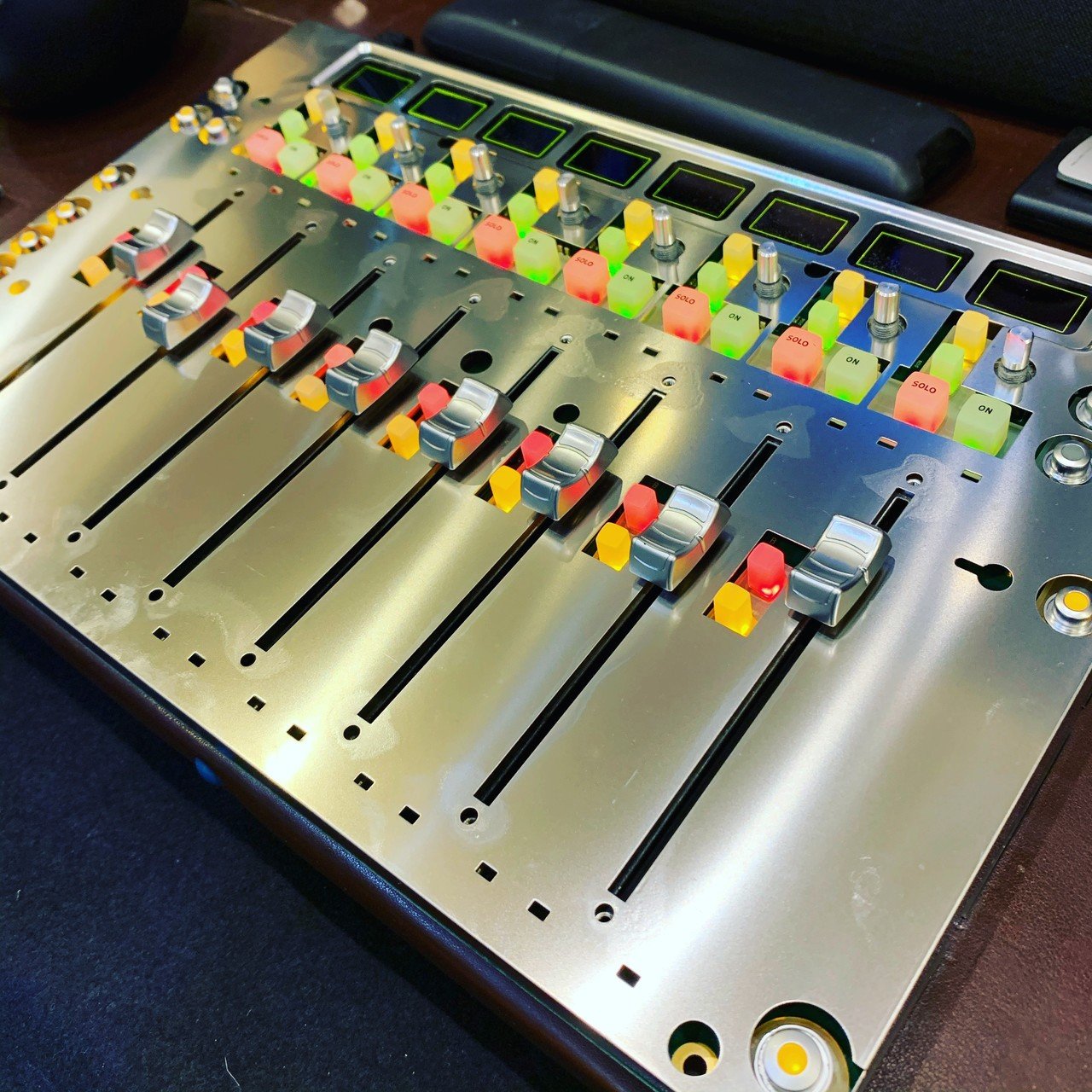 ゴムのベタベタ、加水分解。ArtistMixを自力修理。｜沖田純之介