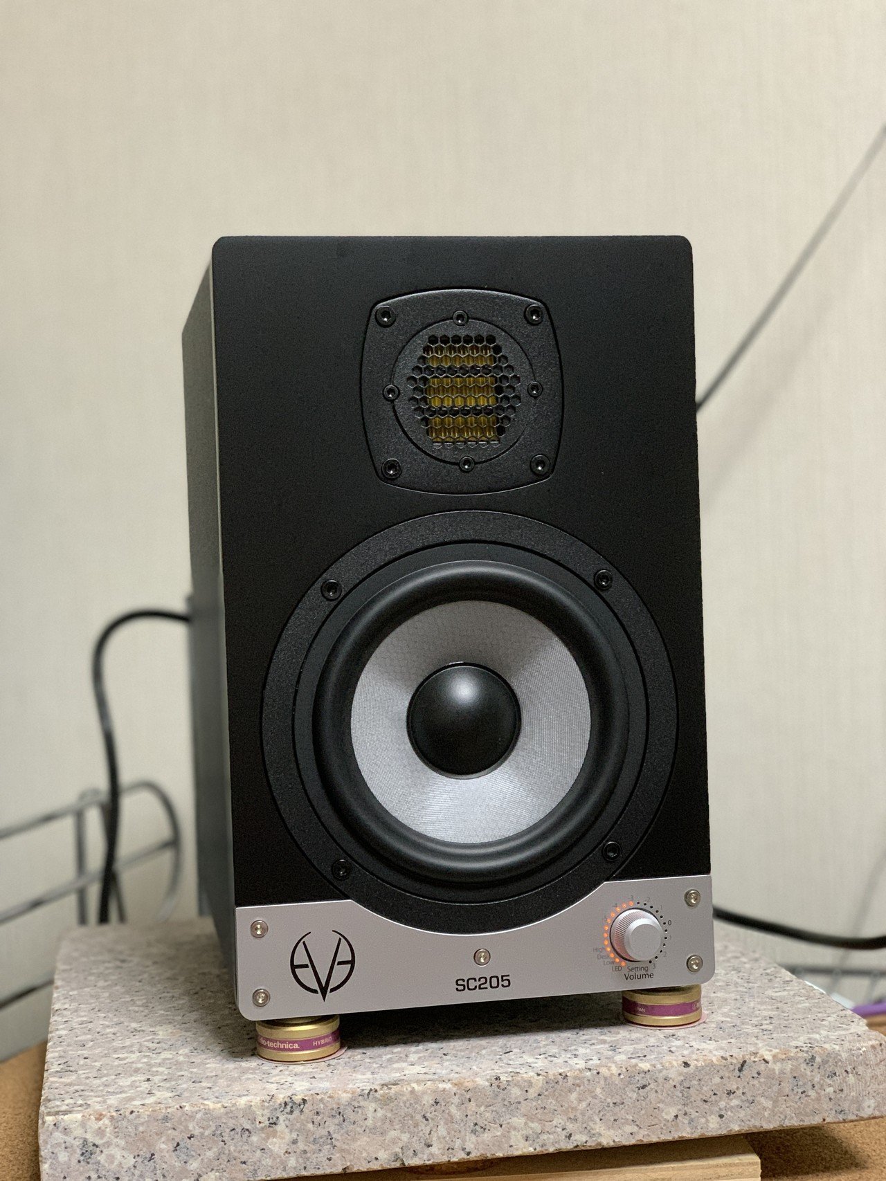 EVE Audio SC205 と Focal Shape50のお話|くっしーEX EVE Audio SC205 と Focal Shape50のお話|くっしーEX