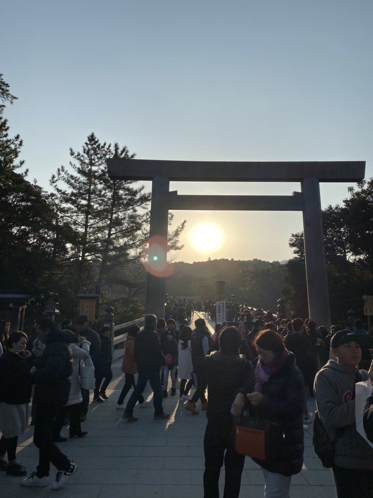 2020年1月3日行った三重県伊勢市にある伊勢神宮。朝なのに！人多い！！ってなった初詣。お参りした際にしたお祈り事は今のところ叶っているんじゃないかなって思ってます。ありがとうです。