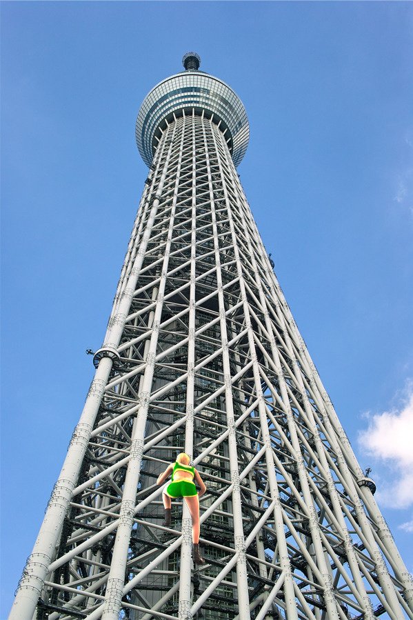 業平橋・東京スカイツリーにて　二十一世紀に甦った煙突男。の態で