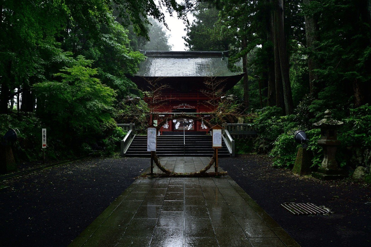雨と神社とそれぞれの想い Husky Note 雨と神社とそれぞれの想い Husky Note