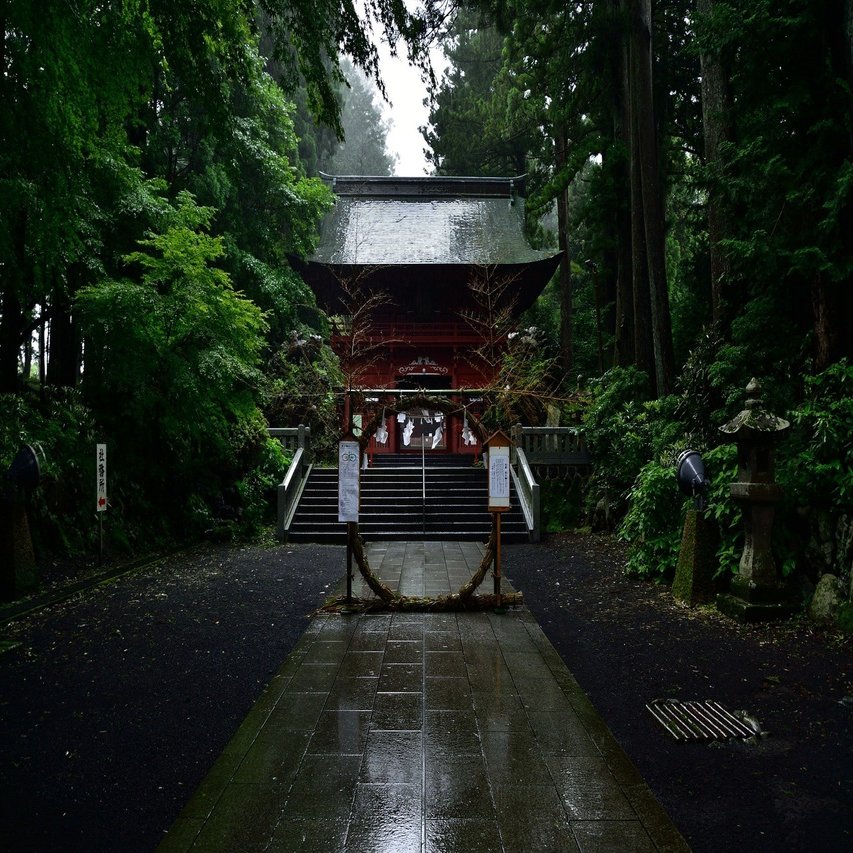 雨と神社とそれぞれの想い Husky Note