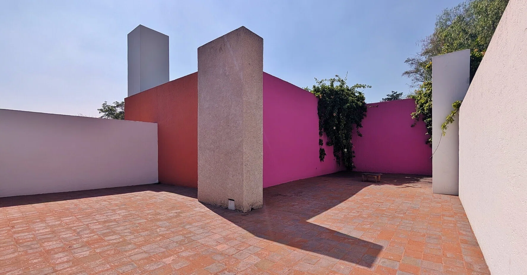 ルイス・バラガン 静かなる革命　シュリンク付き　新品　LUIS　BARRAGAN メキシコ旅行記#1】世界遺産バラガン邸、ルイス・バラガンを知る「色と