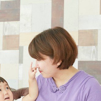 私が夫に抱きつくと2歳の娘が なぁにぎゅーしてんのぉ と笑う 木村 万葉 Note