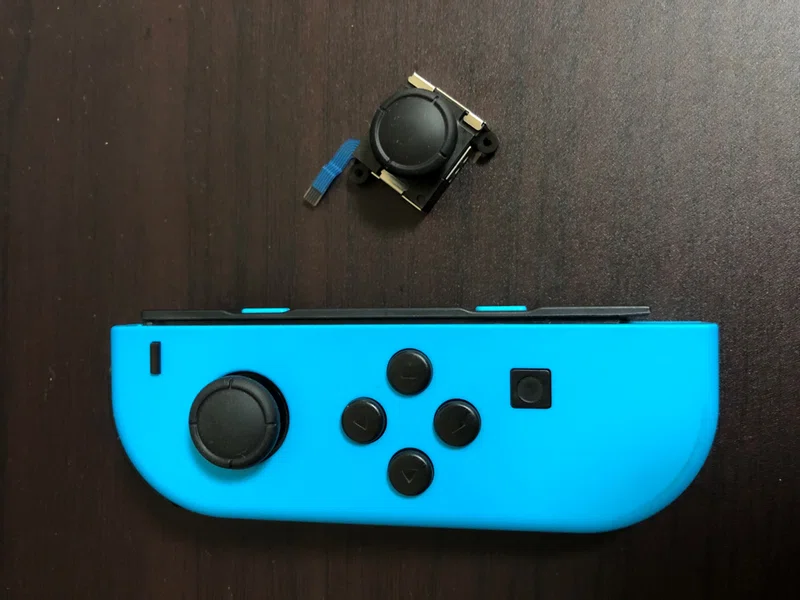 任天堂switchのコントローラーのスティック部分が勝手に動くので修理してみた あおはるおじさん ゲーム屋 Note
