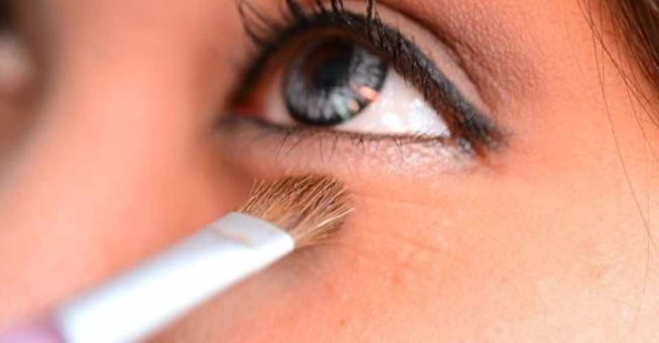 Goz Alti Sisligi Makyaj Ile Nasil Gizlenir Begonya Note