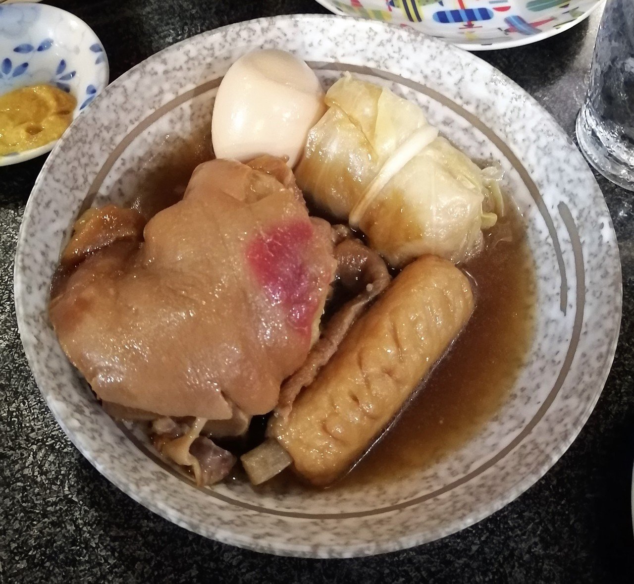 おでん専門_おふくろ_のテビチ_スネ肉__たまご_ロールキャベツ_ごぼう天