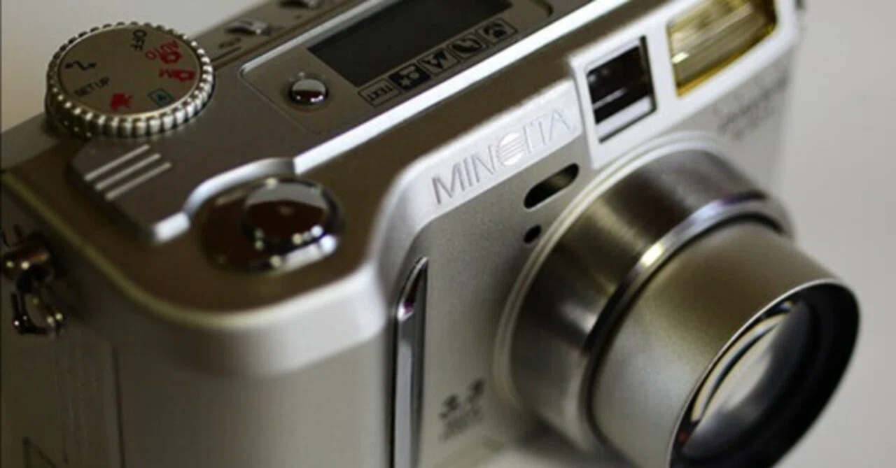 オールドデジカメ】MINOLTA DiMAGE S304 疾風のように去った幻の名機