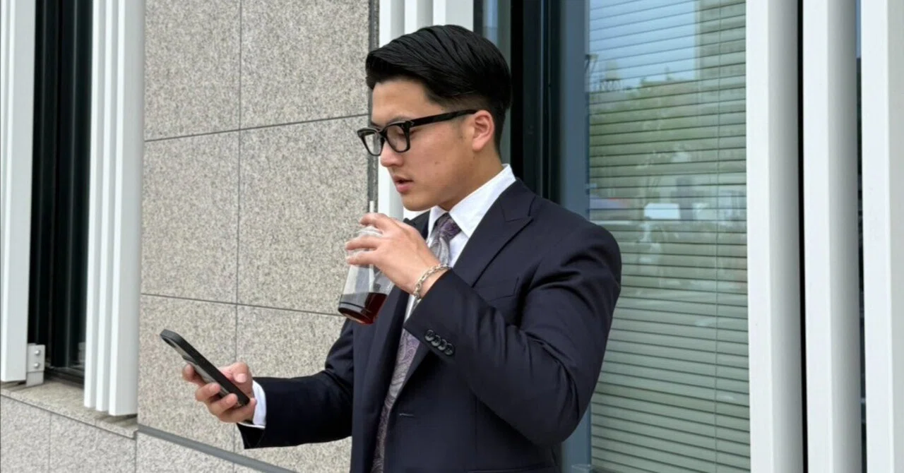 「トップがいなくても、僕が絶対に勝たせる」――広島の片田舎から、幼なじみ3人で挑む23歳のNo.2。オーダースーツ事業COO・玉積岳大さん