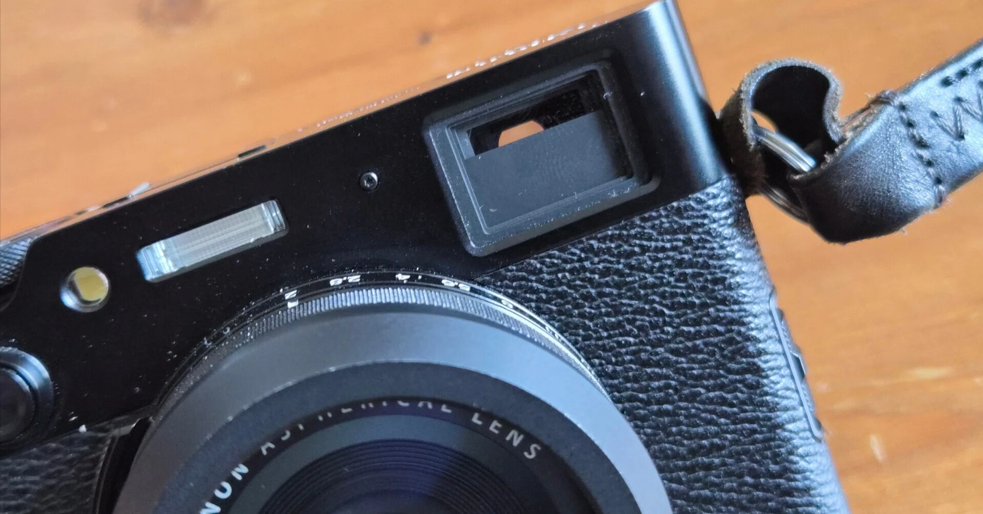 X100VIの故障]突然OVFの小窓が開かなくなったので修理に出した話｜まこ