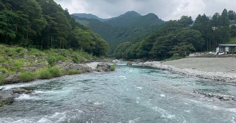 透き通った空気を深く深く吸いたい二人の、奥多摩の旅