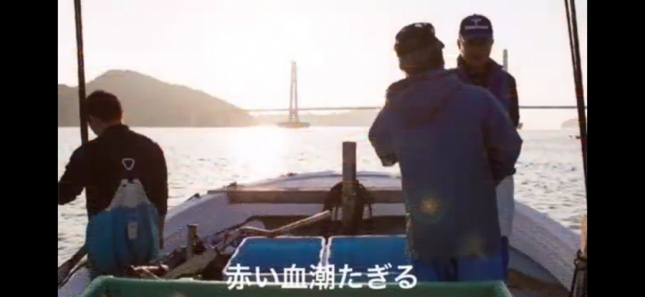 スラッシュの少年時代 ファッションデザイナーの母親とアートの才能を持つ父親のもとに生まれて Tap The News Tap The Pop