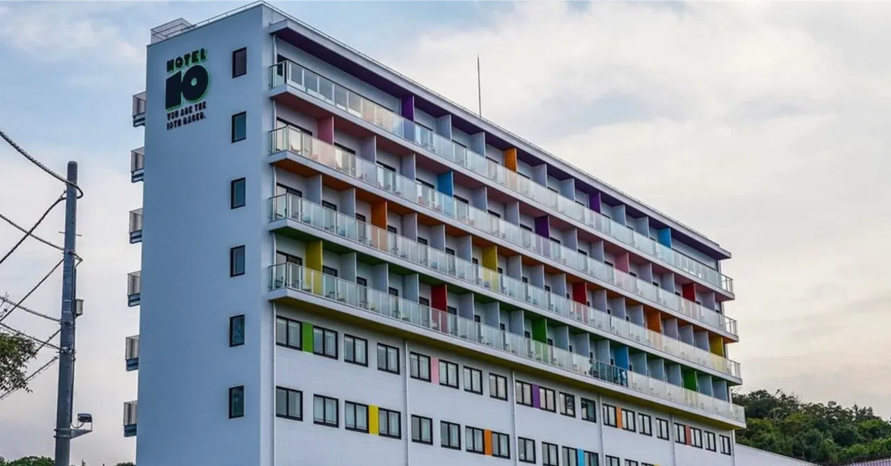 岡山・玉野｜KEIRIN HOTEL 10 ─ 競輪場が、泊まれる場所になるという発明【旅の短編】｜髙橋広野｜旅する空間手帖