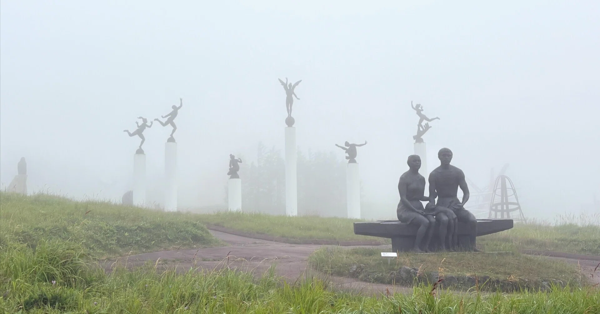 霧の美ヶ原高原美術館｜ういうい