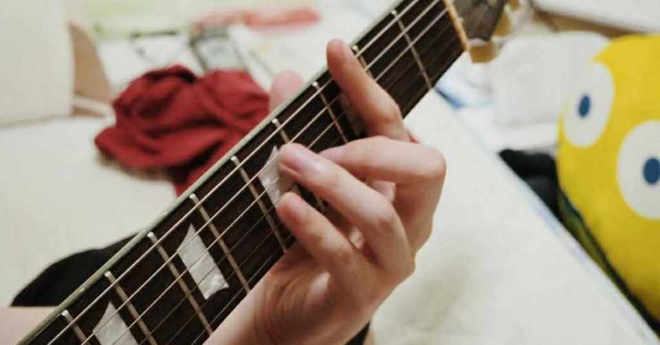 ギターを弾く彼がかっこいい 花菜 Kana Note