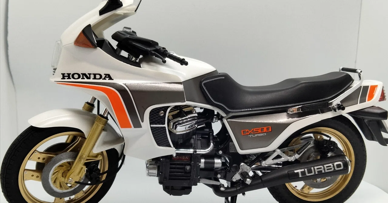 カウル付きバイクに挑戦】タミヤ Honda CX500 TURBOを作る｜しょうのお
