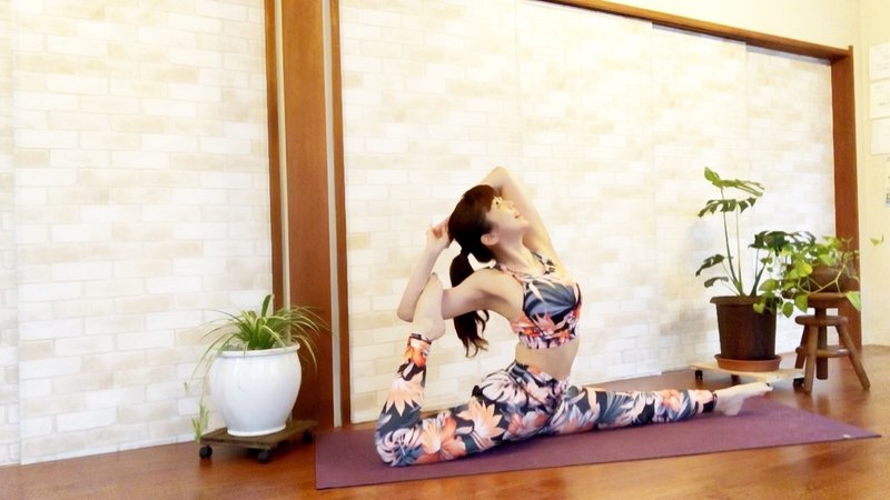 痩せてスッキリ 生まれ変わります エーカパーダラジャカポタハヌマーンアーサナ ハヌマーンピジョン鳩のポーズ ビジヨガ Studio Yoko 代表 Tokyo Note