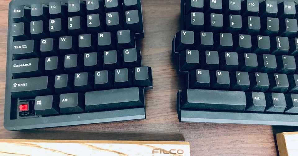 肩こり改善 Pcのキーボードを分割すると自然と良い姿勢になった ボブマネ Note