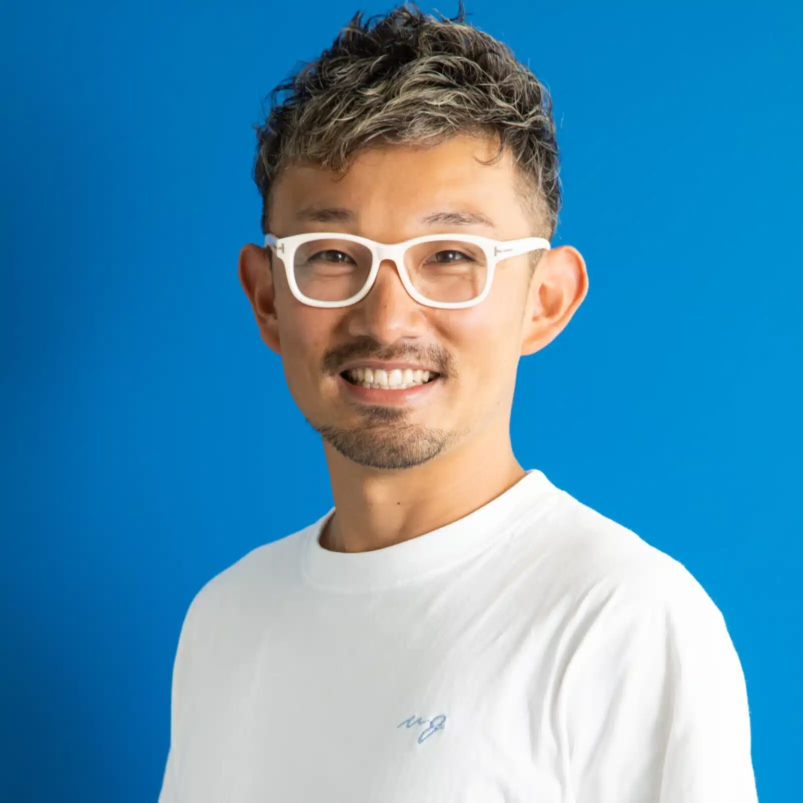 白メガネ野崎｜広告・マーケ業界のキャリア設計支援｜ホワイトグラッシーズ代表取締役CEO