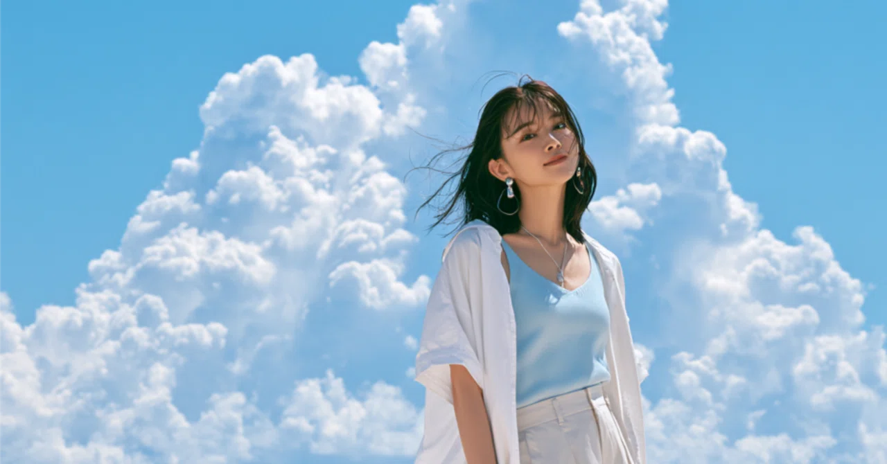 画像生成AI】「夏の穏やかな海」｜海と女性ポートレート｜ミッド