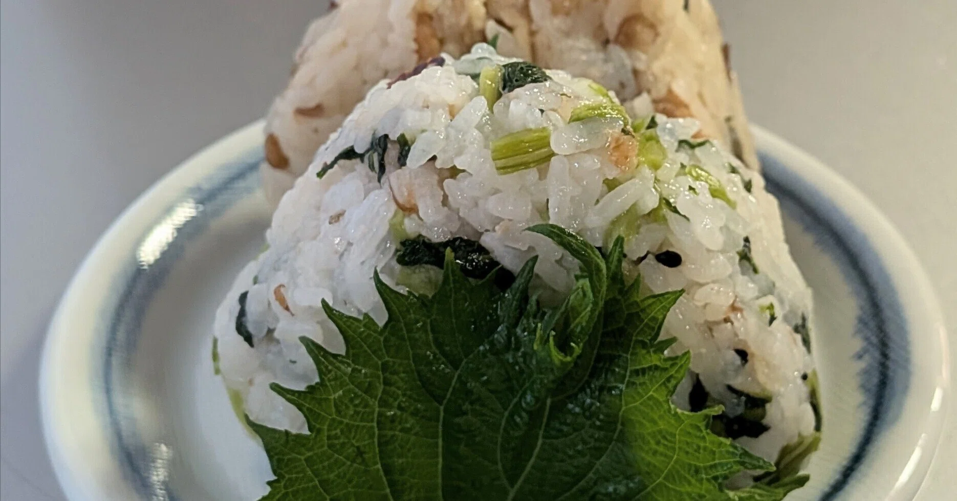 冷や飯 を 食う