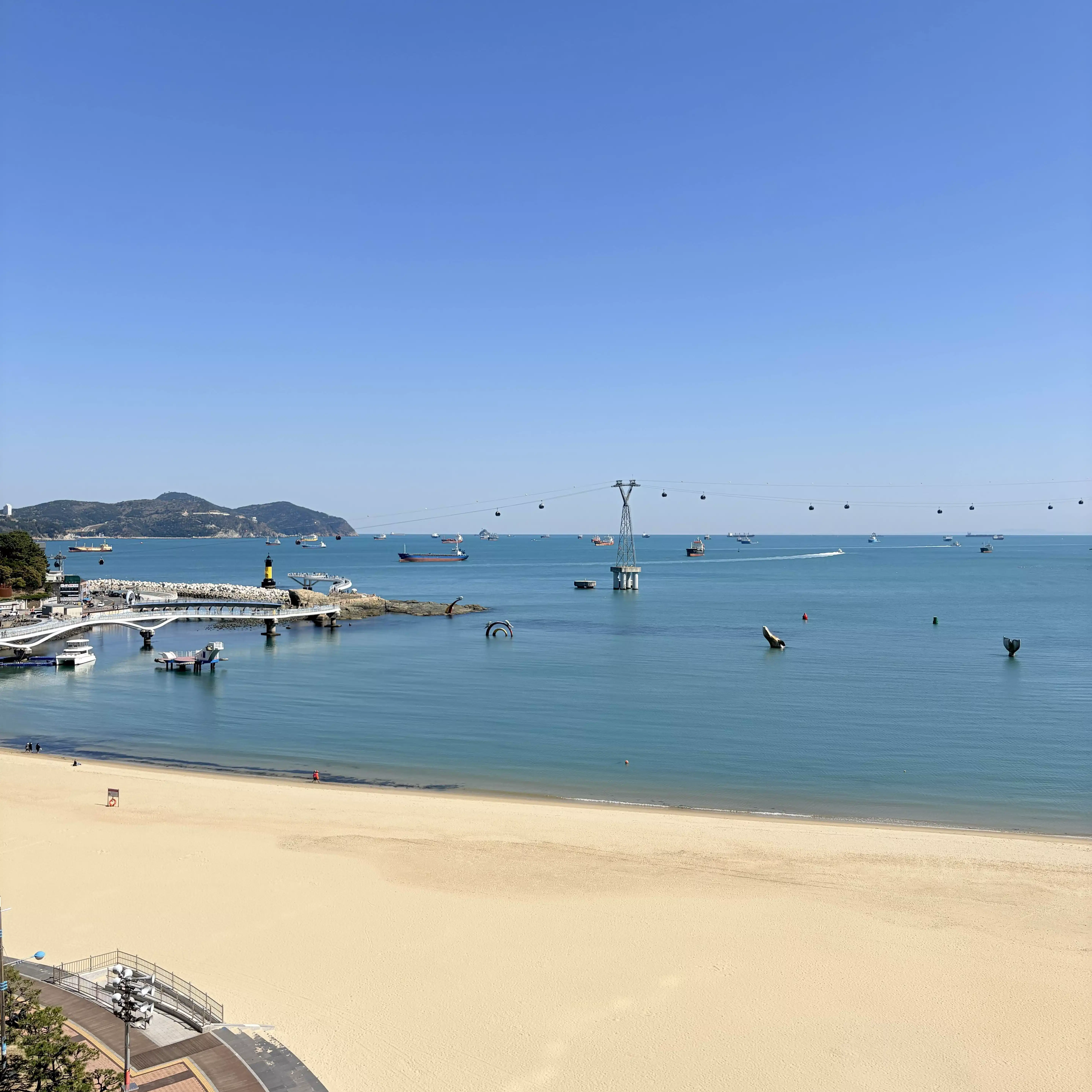 坂の上の海