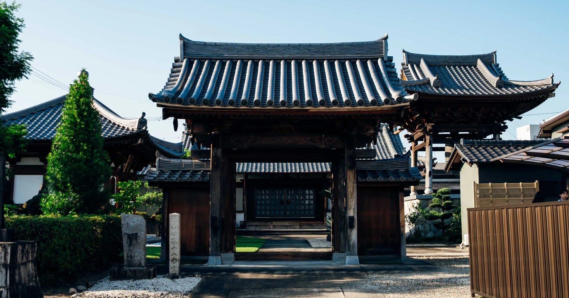 社寺建築入門】鳥居と山門の違い｜有限会社白鳳社寺