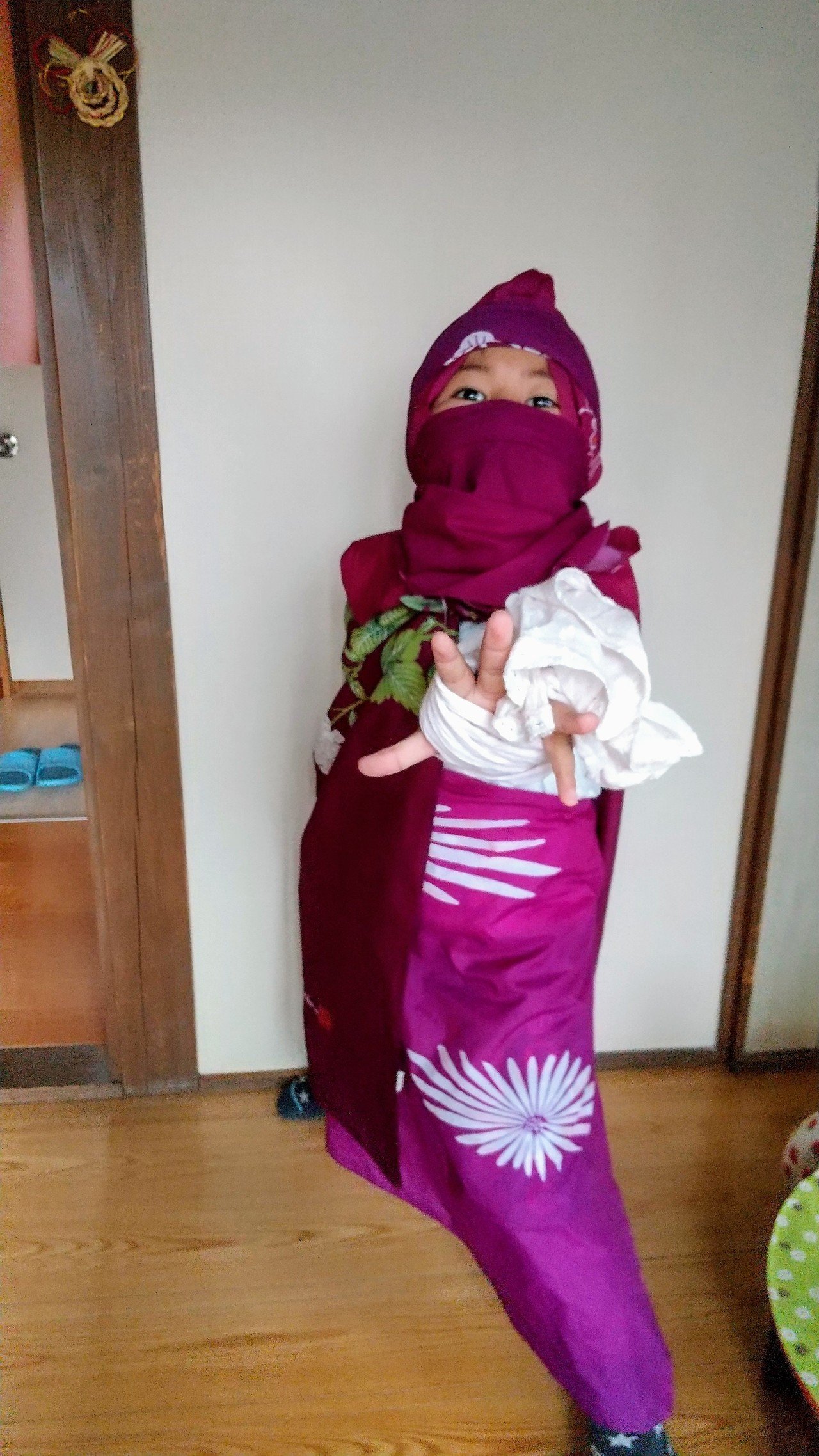 本人は忍者のつもりなんだって でも アラブの王子様 という方がピッタリだよねー 風呂敷とスカーフを使って自由に変身ごっこです 風呂敷で変身ごっこ たけの子 Note 本人は忍者のつもりなんだって でも アラブの王子様 という方がピッタリだよねー 風呂敷とスカーフを使って自由に変身ごっこです 風呂敷で変身ごっこ たけの子 Note