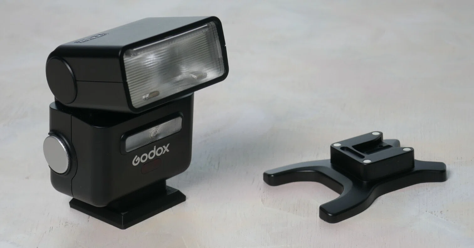 GodoxのクリップオンストロボiT32用のアルカスイスプレートタイプの