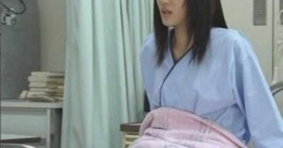 義母原因で骨盤を割り入院する事に 寝たきりでトイレも行けない状態 義母と義父がふたりでボストンバッグを 3つ持ってきた 着替えにしては大きいな と思ったら Tombi Note