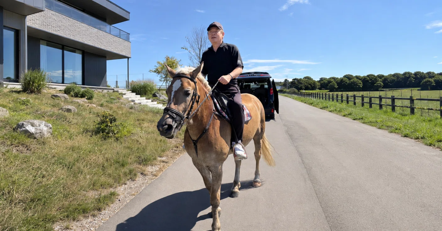 堀内規次作　馬 競走馬の育成牧場に、サラブレッドではない馬が一頭いる理由｜堀江貴文