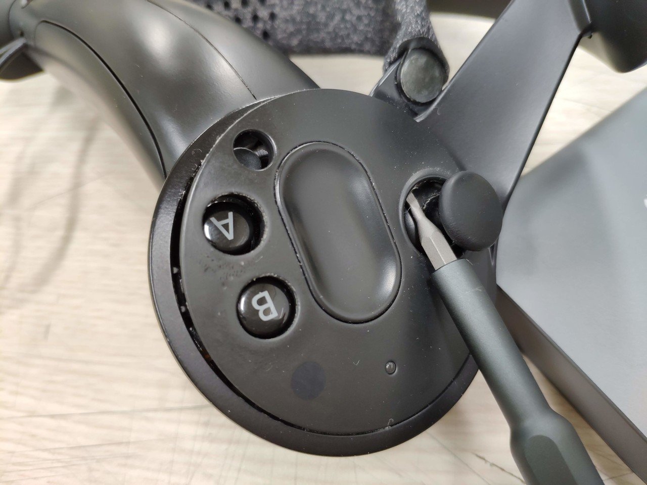 VALVE INDEXのコントローラーのジョイスティック交換方法|てんてー VALVE INDEXのコントローラーのジョイスティック交換方法|てんてー