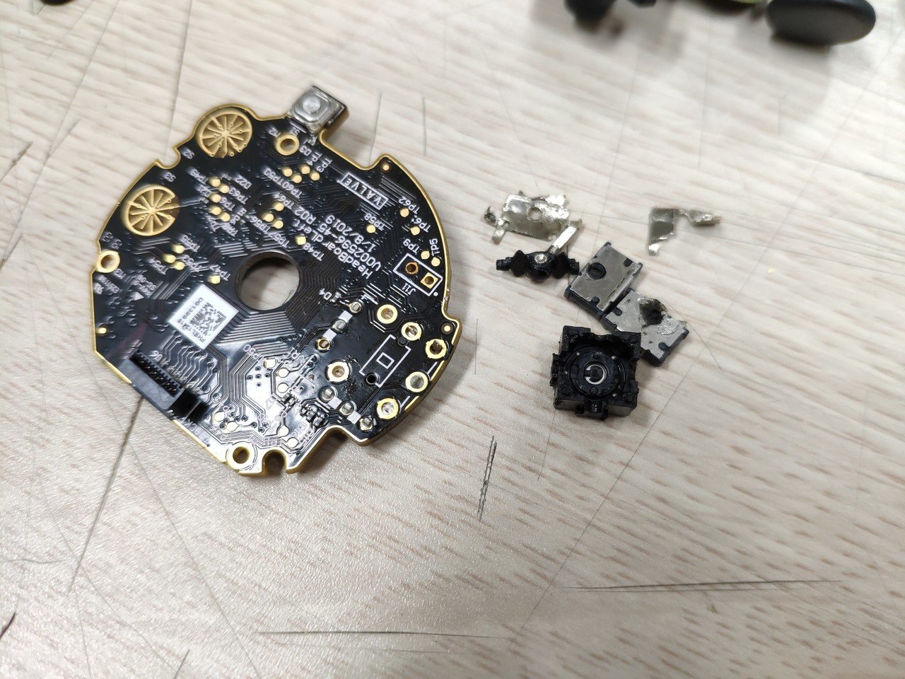 VALVE INDEXのコントローラーのジョイスティック交換方法|てんてー VALVE INDEXのコントローラーのジョイスティック交換方法|てんてー