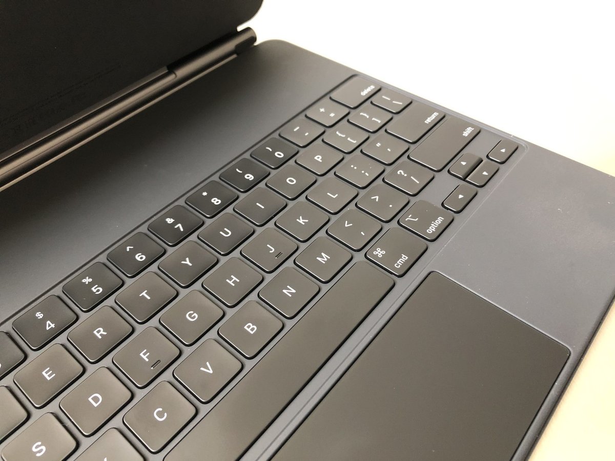 iPad Pro(12.9インチ第5世代)+マジックキーボード+アップルペンシル iPad Proのための新しいMagic Keyboardの注文受付を開始、来週