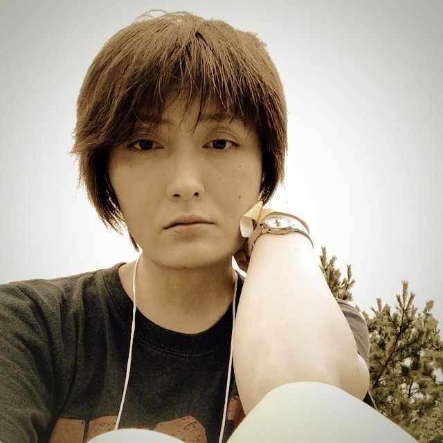 横山由希路／ライター