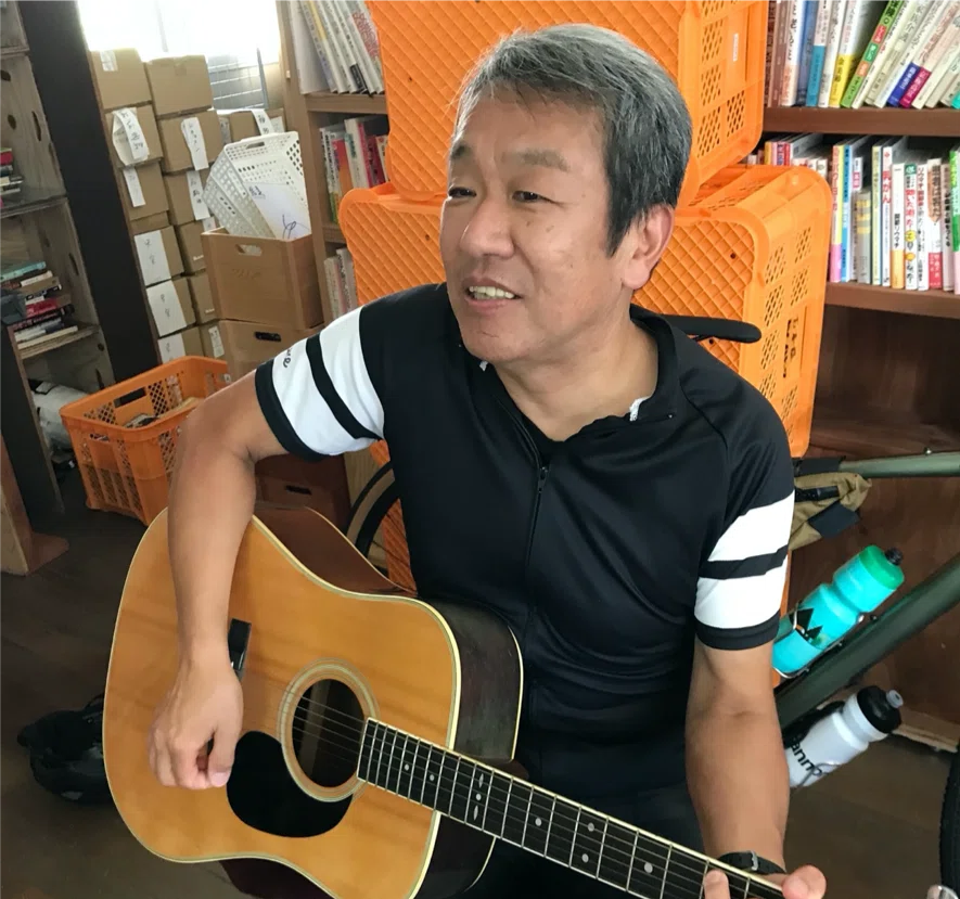 筒賀 みんなのいえ 『まつおかギター教室』 開校準備中 松岡建次さん 