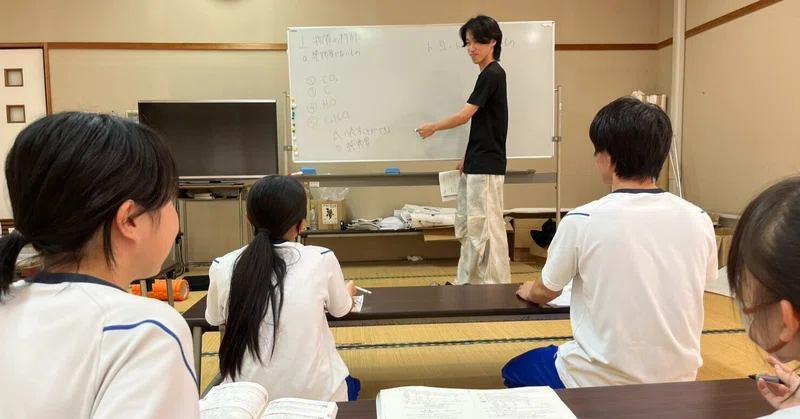 「『休むことも受験勉強』卒業生がくろしお塾に帰ってきました！」