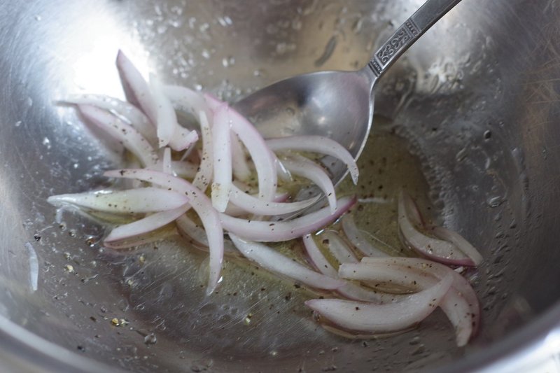 食欲をそそるスイカサラダとフェタチーズのレシピ