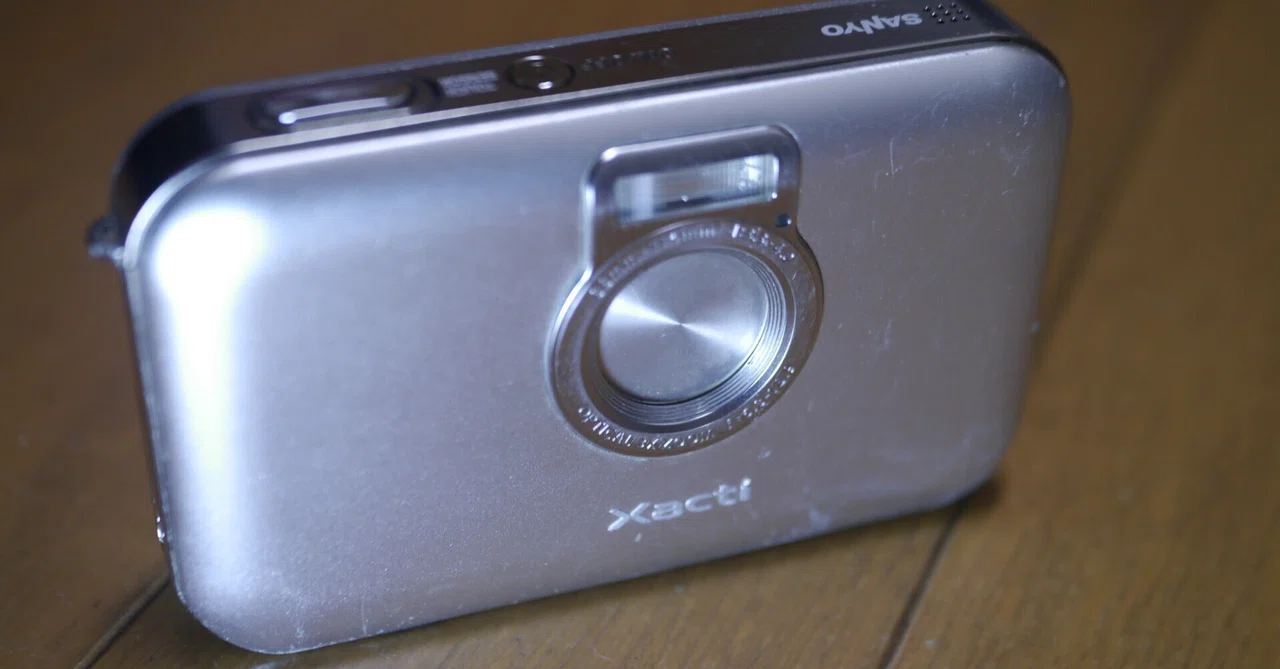 オールドコンデジ図鑑【#2】｜SANYO E6 小さなボディで楽しむスナップ