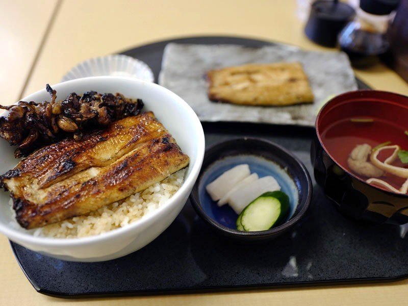 うざくにうな丼、肝焼き、白焼き、肝吸いつけて土用の丑のフル
