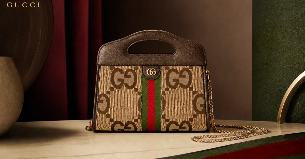 それ、どこのバッグ？」思わず振り返る。GUCCIのGGバッグが今また気に