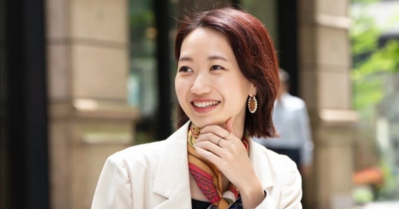 「“変わりたい” じゃなく、“変わる” って決めた」——母の死を越え、18カ国を旅して生きる29歳。シャンパン片手に旅する起業家・東礼奈さん